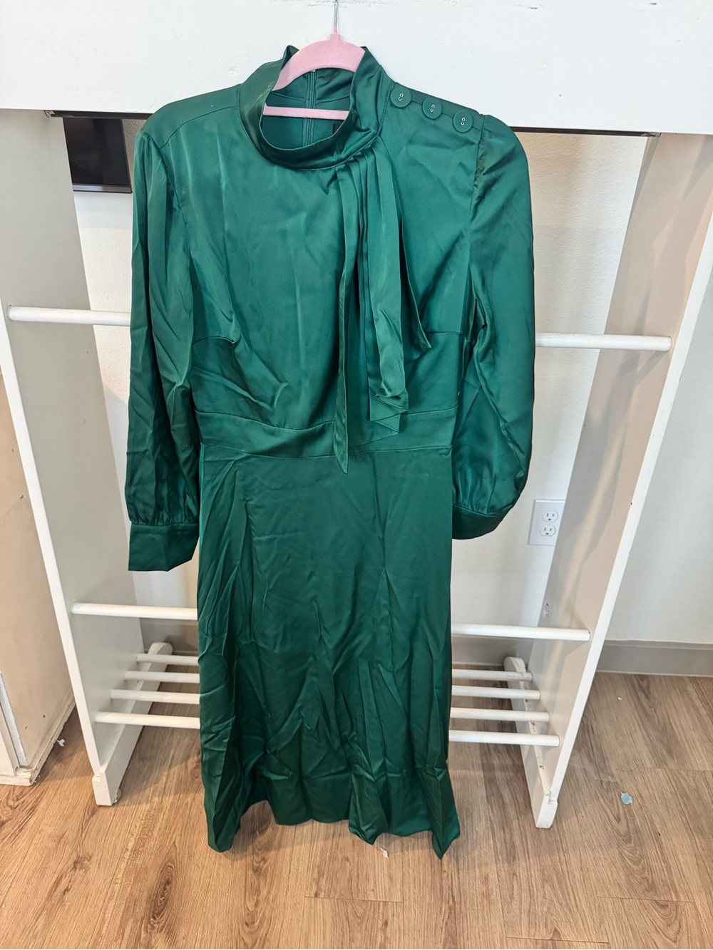 Alexia Admor Deep Green Long Sleeve Tie-Neck Midi Dress
